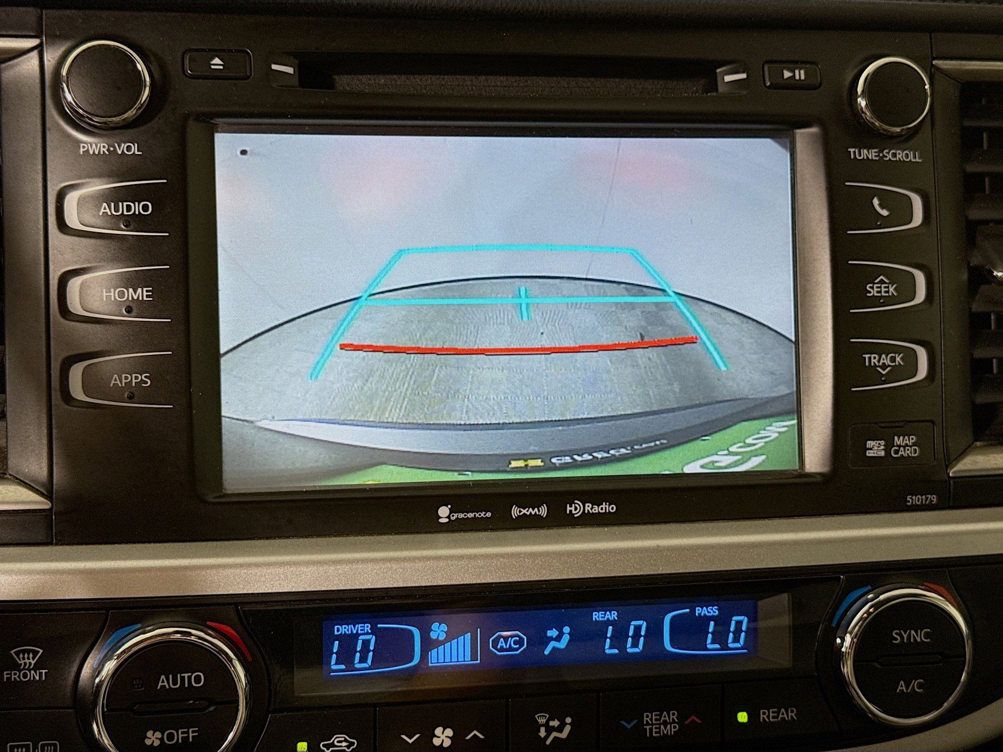 Used 2018 Toyota Highlander XLE image 19