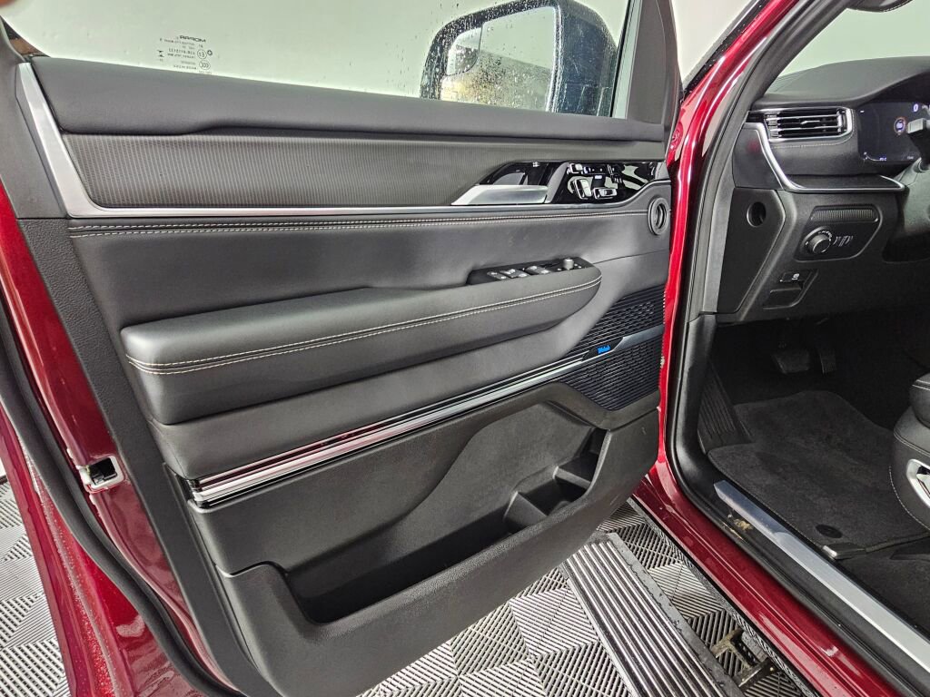 New 2026 Jeep Grand Wagoneer Summit AWD/4WD image 20
