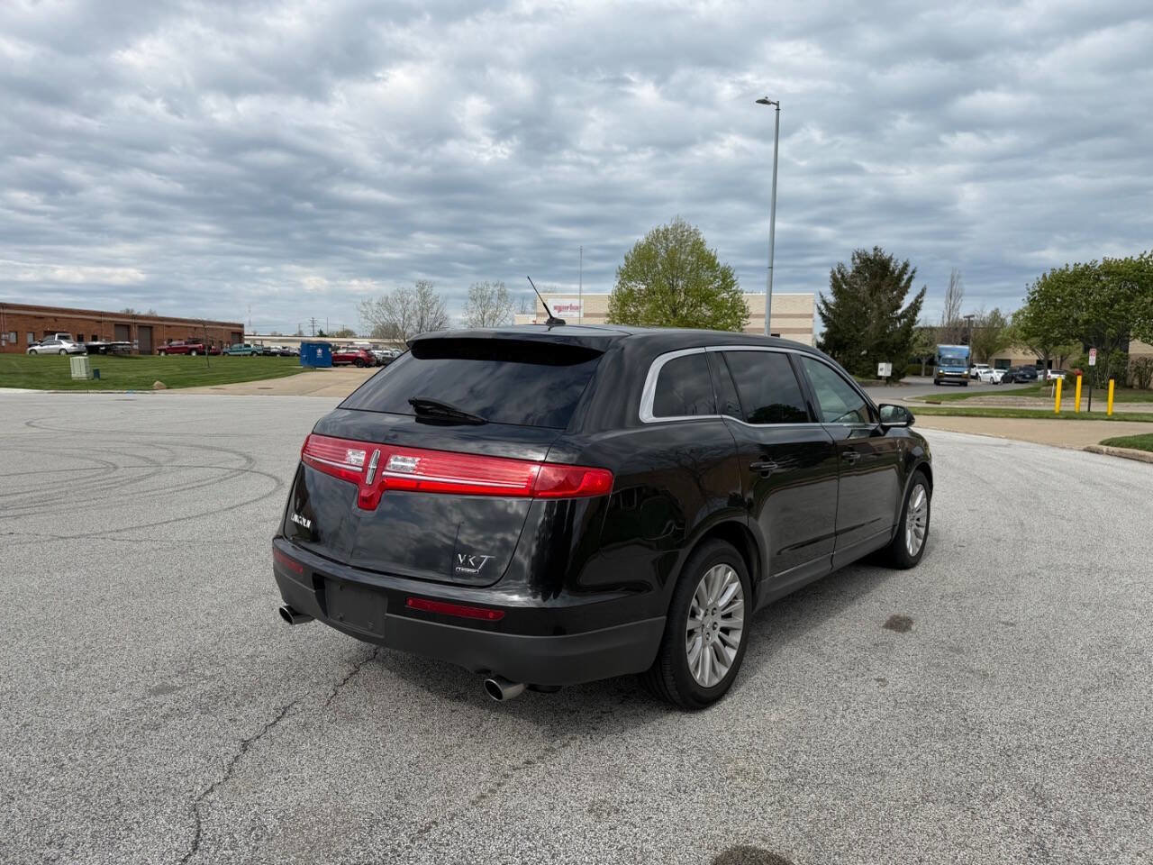 Used 2012 Lincoln MKT AWD image 4