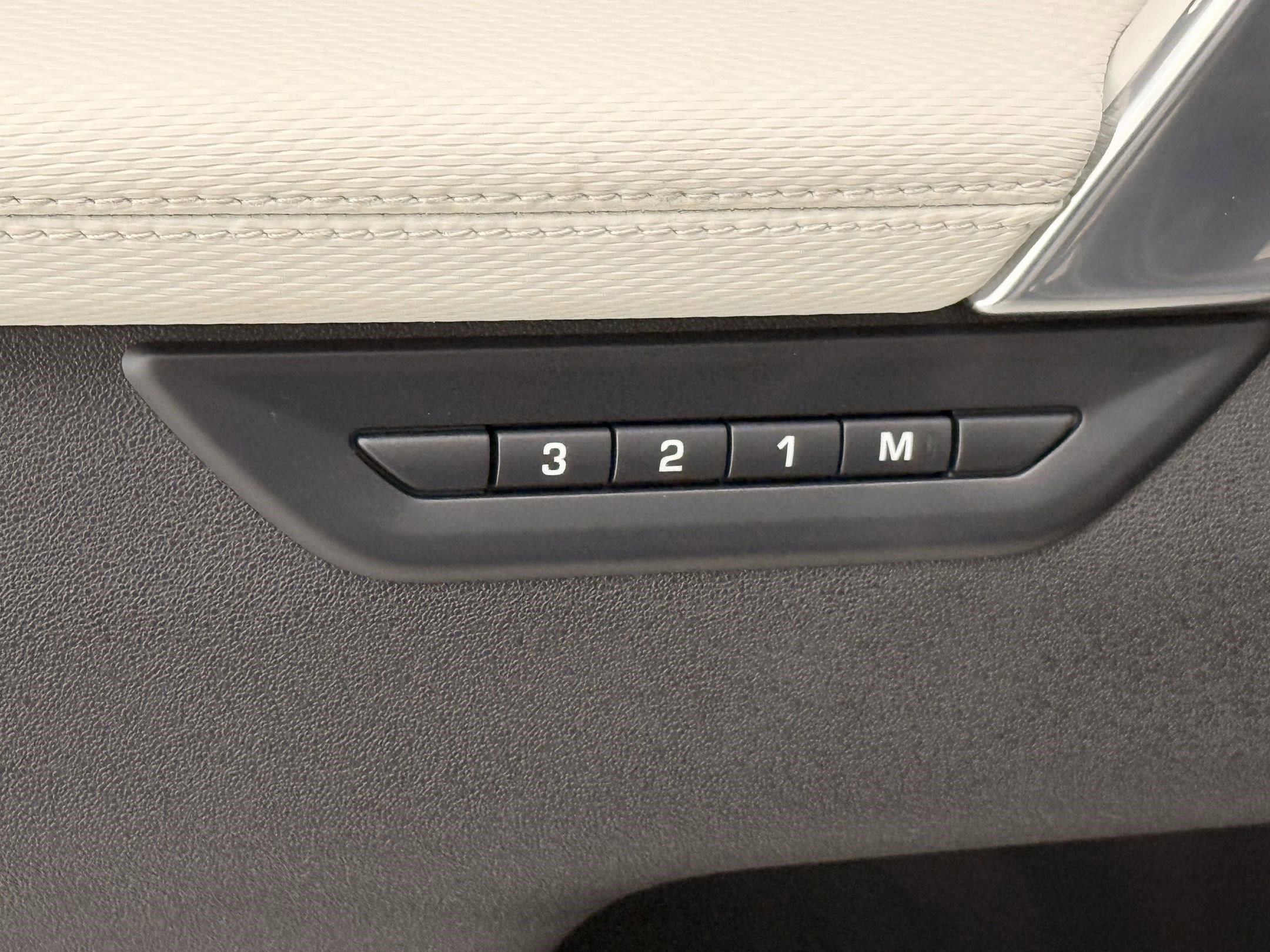 Certified 2025 Land Rover Discovery Sport Dynamic SE AWD/4WD image 14