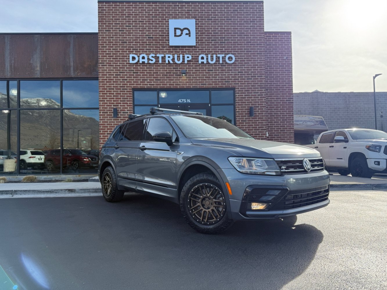 Used 2021 Volkswagen Tiguan SE R-Line AWD/4WD image 4