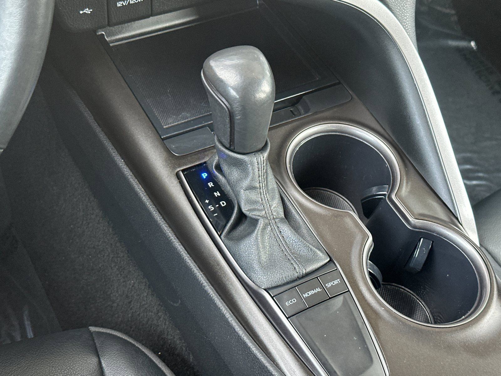 Used 2024 Toyota Camry SE image 19