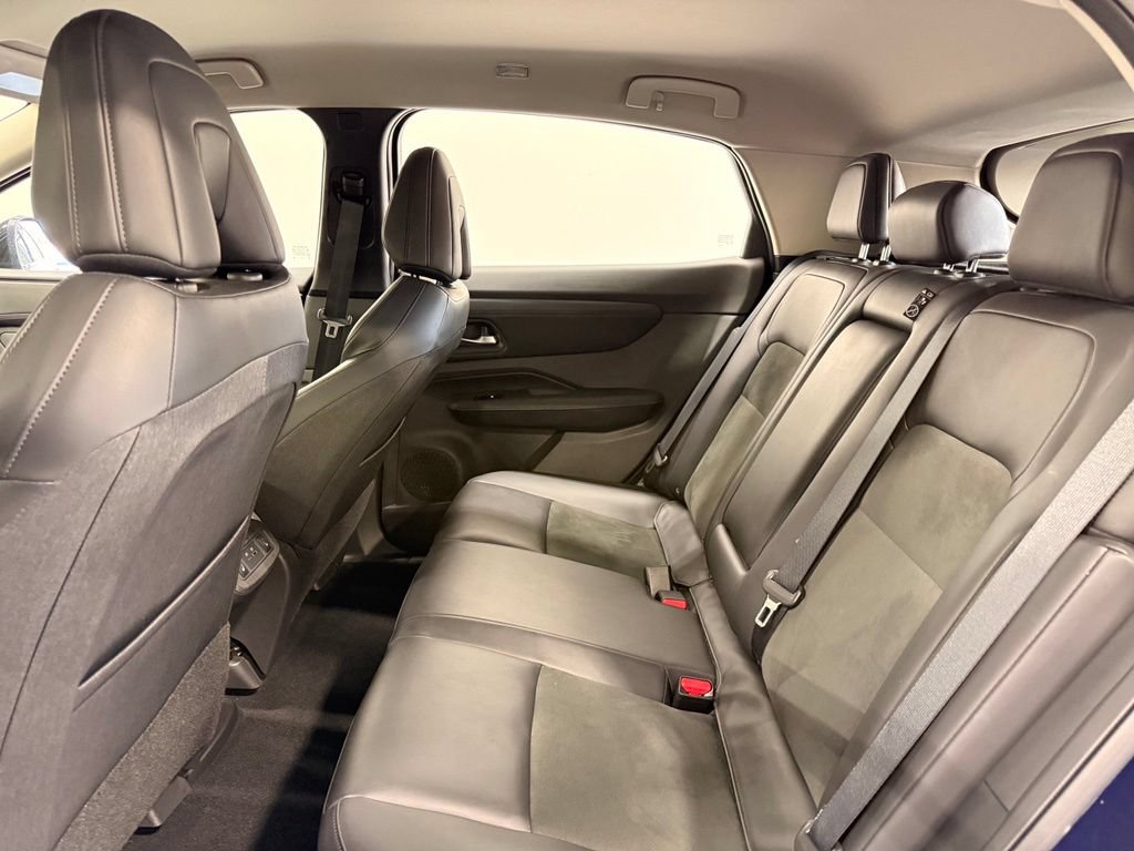 Used 2024 Nissan Ariya AWD image 22