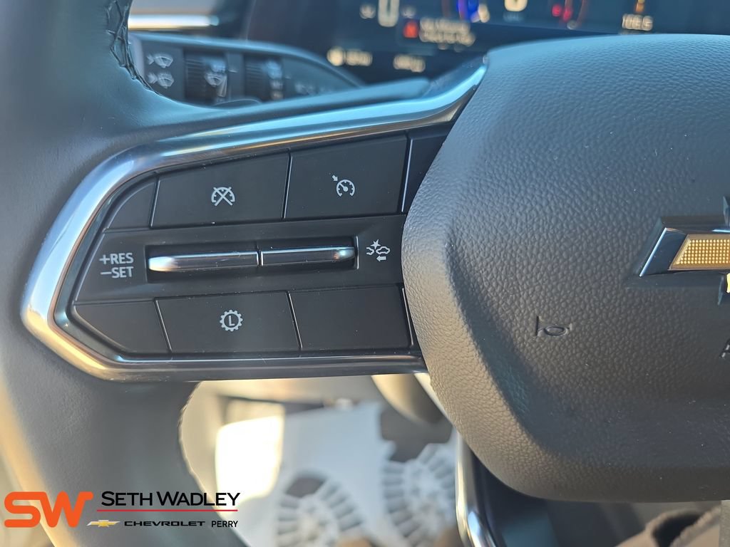 Used 2025 Chevrolet Suburban LT AWD/4WD image 18