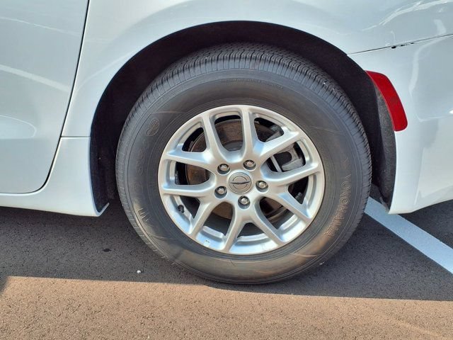 Used 2025 Chrysler Pacifica Select FWD image 20