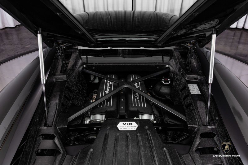 Used 2019 Lamborghini Huracan LP 580-2 image 16