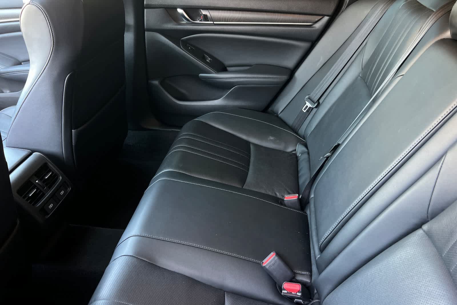 Used 2022 Honda Accord Touring image 5