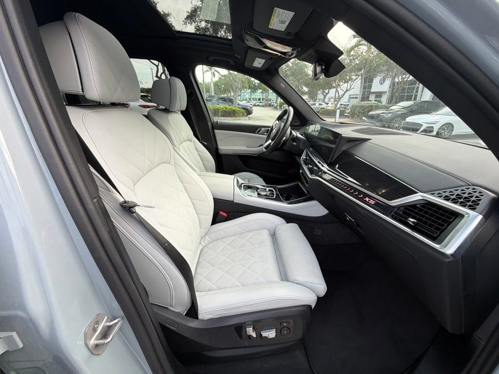 Used 2026 BMW X5 sDrive40i w/ M Sport Package RWD image 8
