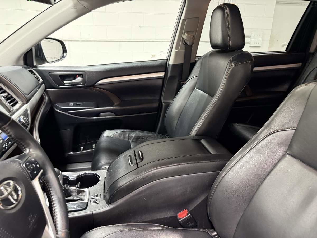 Used 2018 Toyota Highlander XLE w/ Protection Package #3 image 13