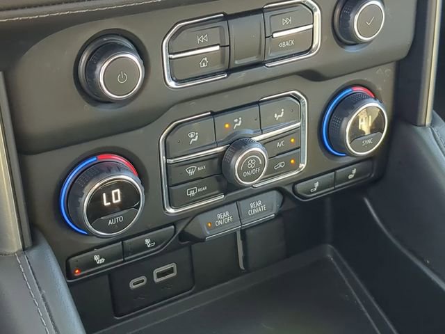 Used 2024 Chevrolet Suburban LT image 32