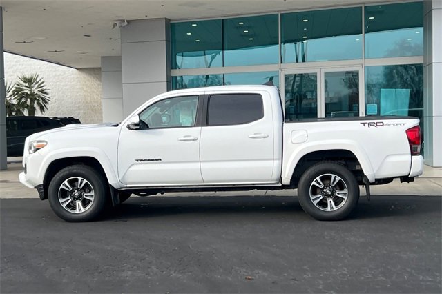 Used 2017 Toyota Tacoma TRD Sport image 7