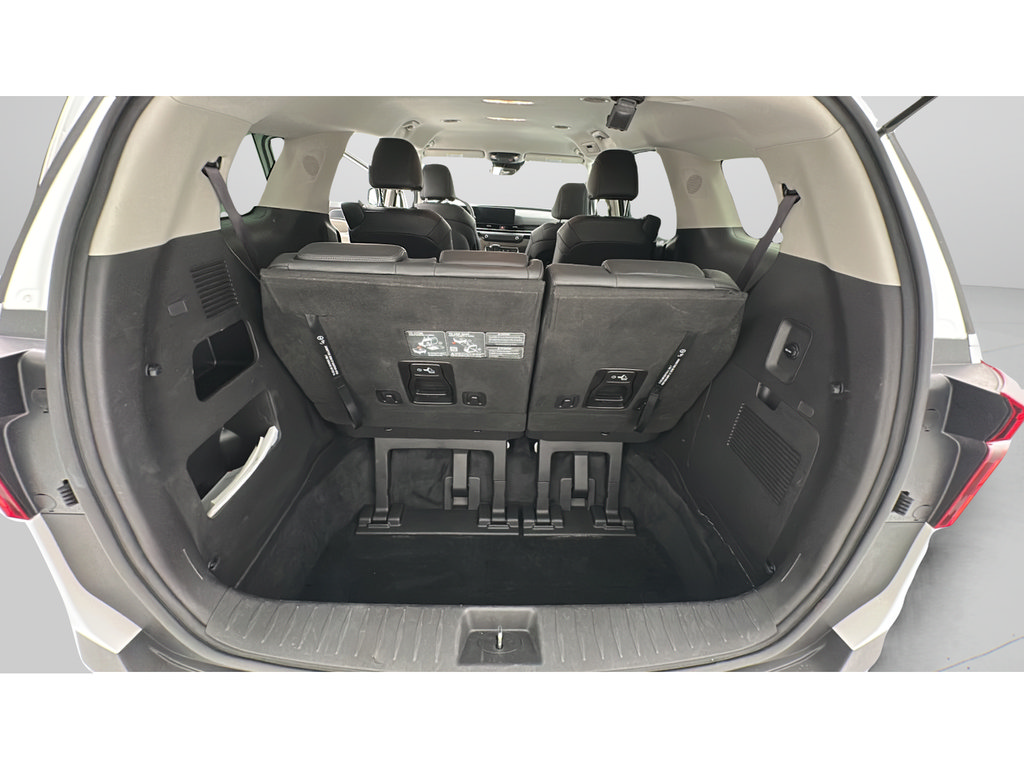 Used 2025 Kia Carnival FWD image 24