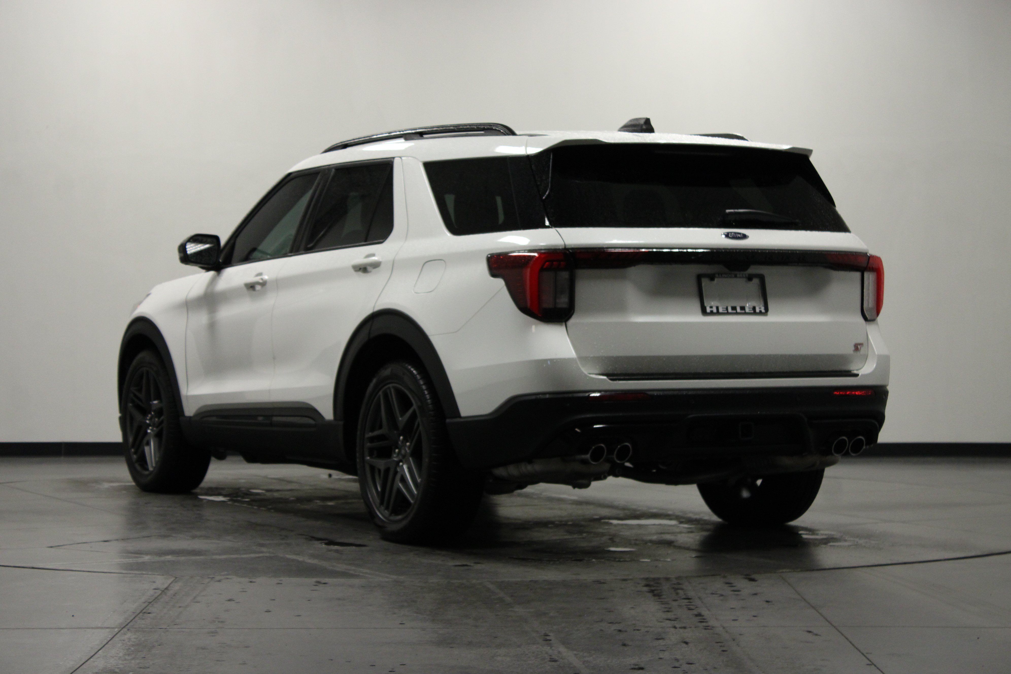 Used 2025 Ford Explorer ST AWD/4WD image 6