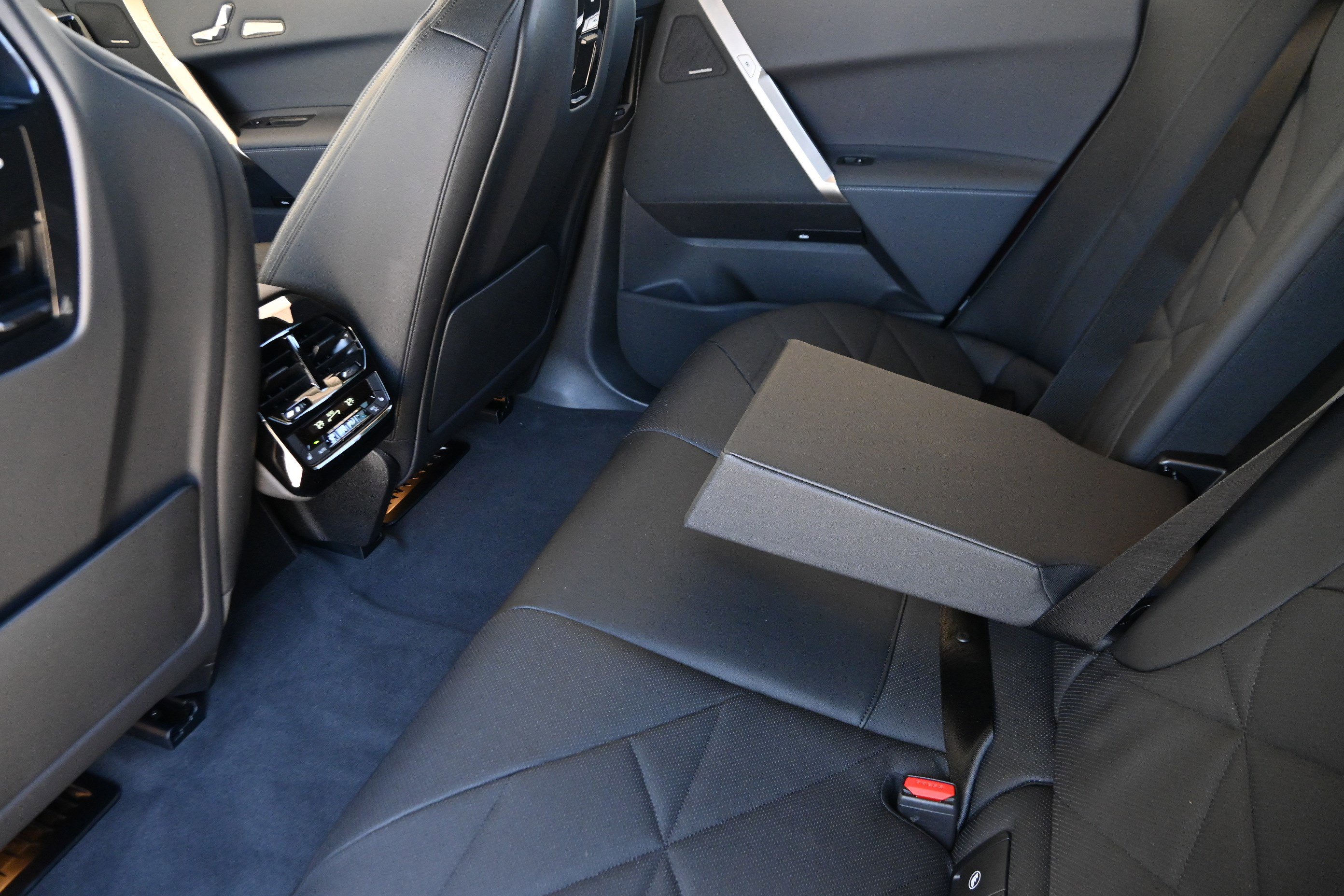 Certified 2025 BMW iX xDrive50 AWD/4WD image 13