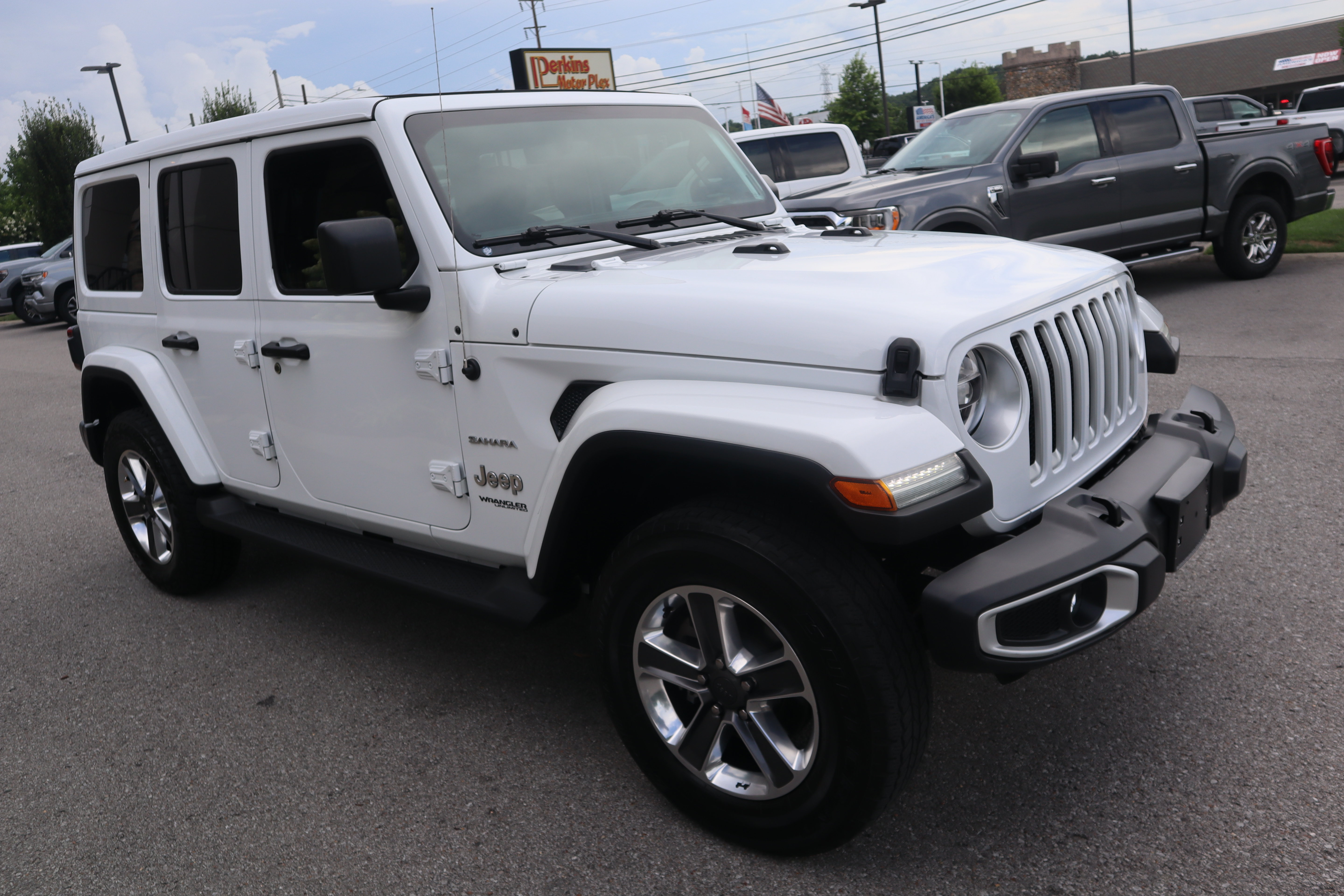 Used 2020 Jeep Wrangler Unlimited Sahara AWD/4WD image 5