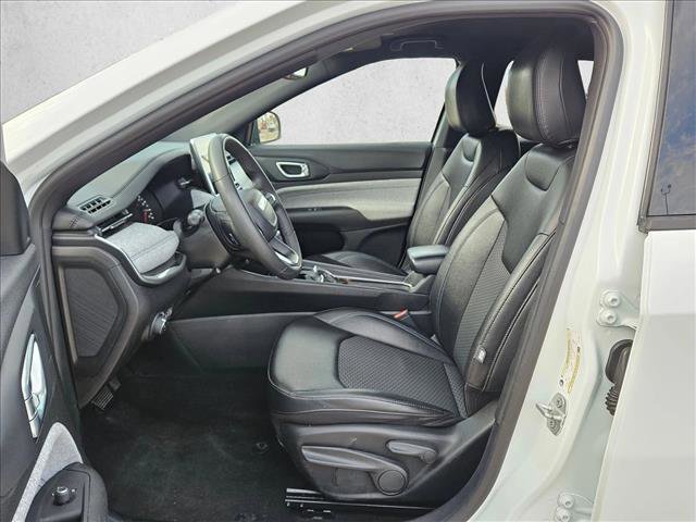 Used 2024 Jeep Compass Latitude image 16