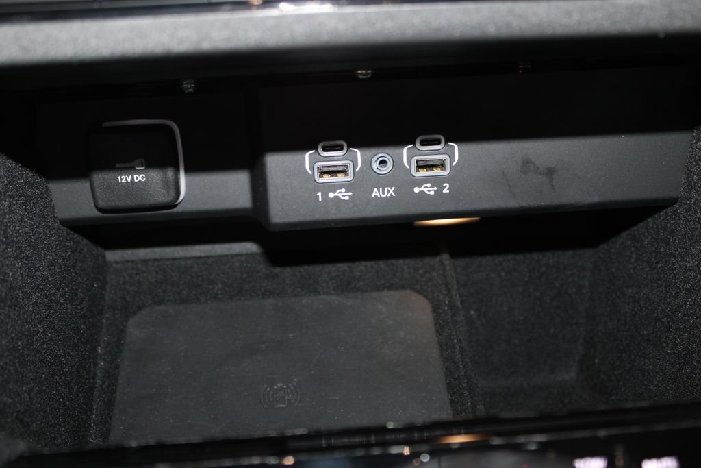 Used 2025 Jeep Wagoneer Series II w/ 8-Passenger Seating Package AWD/4WD image 59