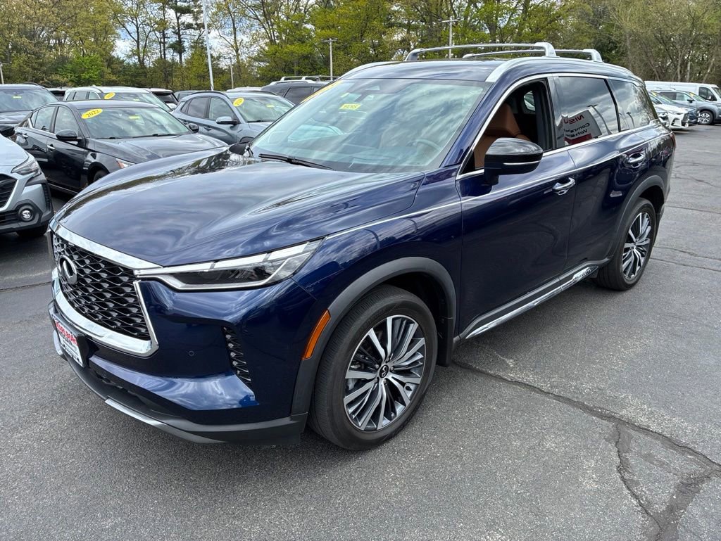 Used 2023 INFINITI QX60 Sensory w/ Vision Package AWD/4WD image 3