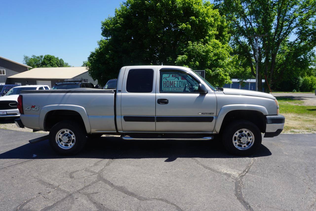 Used 2007 Chevrolet Silverado 2500 LT w/ Onstar Plus Package AWD/4WD image 2