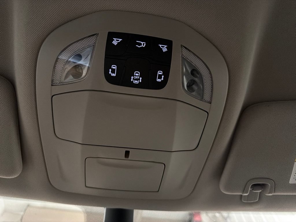 Used 2023 Chrysler Voyager LX FWD image 34