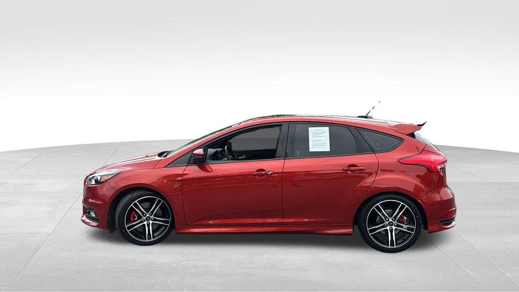 Used 2018 Ford Focus ST w/ Equipment Group 401A FWD image 4