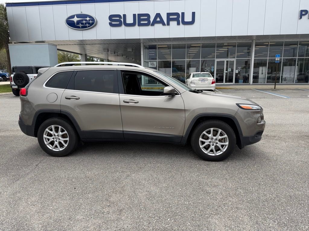 Used 2017 Jeep Cherokee Latitude w/ Trailer Tow Group image 2