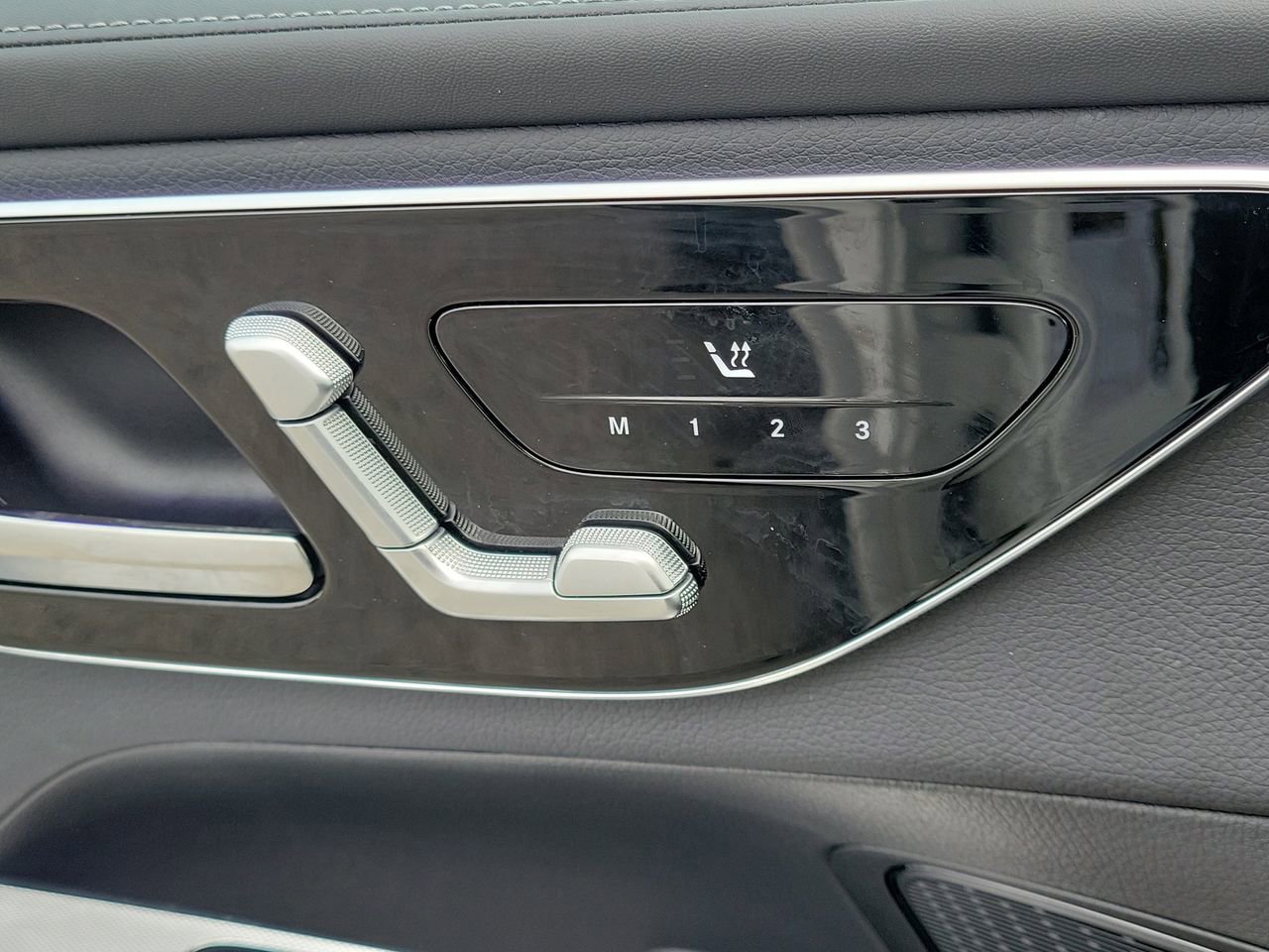 Certified 2024 Mercedes-Benz GLC 300 image 24