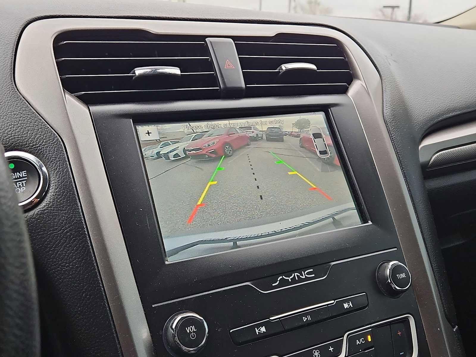 Used 2019 Ford Fusion SE image 28