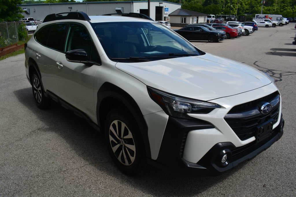 Used 2023 Subaru Outback Premium AWD/4WD image 4