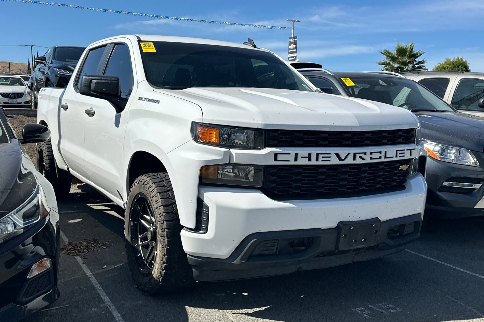 Used 2020 Chevrolet Silverado 1500 Custom w/ Custom Convenience Package AWD/4WD image 2