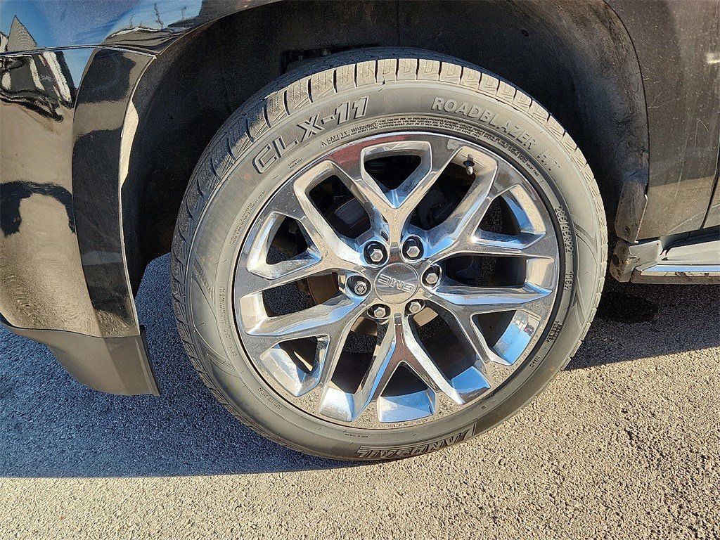 Used 2020 GMC Yukon Denali image 2