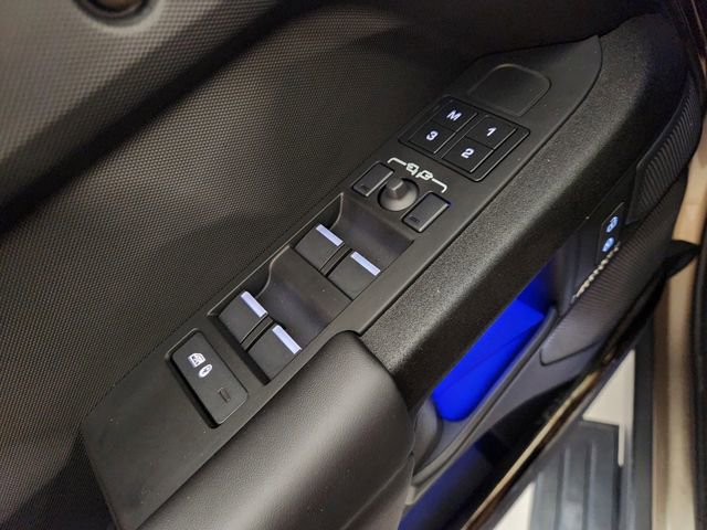 Used 2025 Land Rover Defender 110 image 22