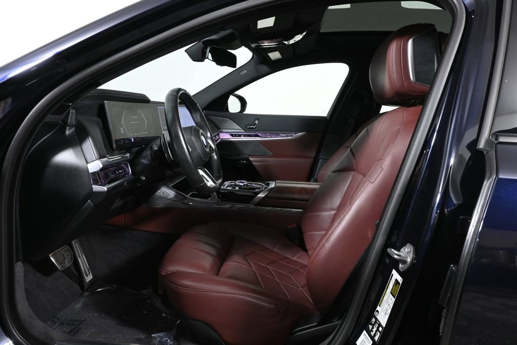 Certified 2024 BMW 760i xDrive AWD/4WD image 3