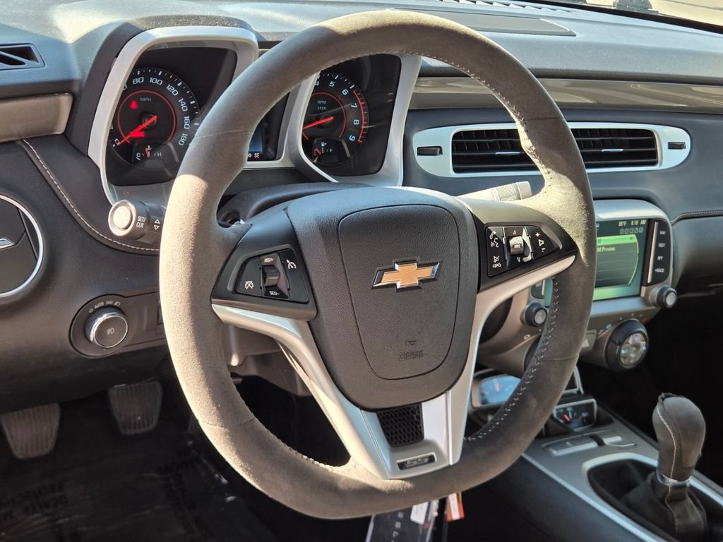 Used 2015 Chevrolet Camaro SS w/ SS Performance Package RWD image 23