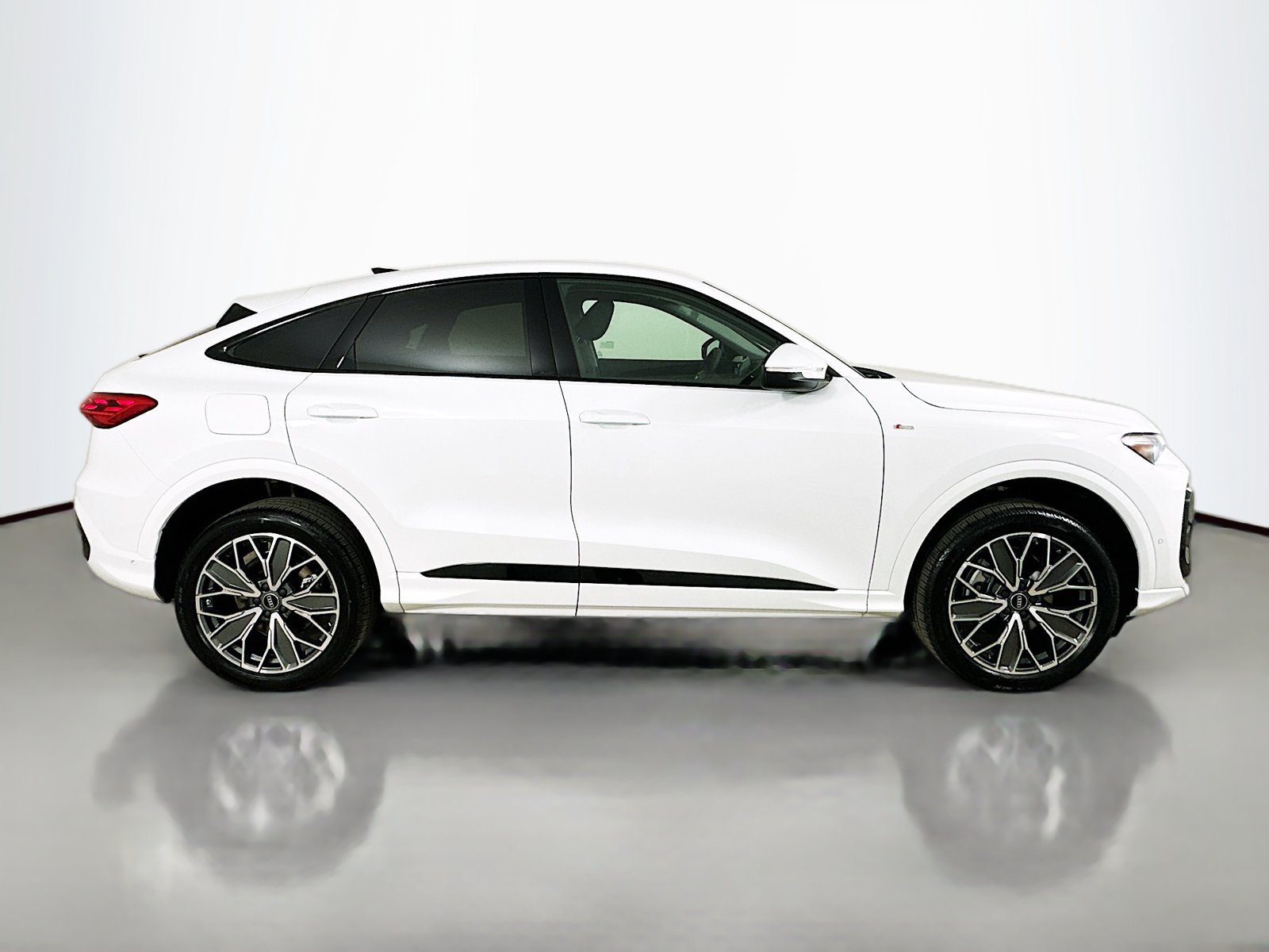 New 2026 Audi Q5 Premium Plus AWD/4WD image 4