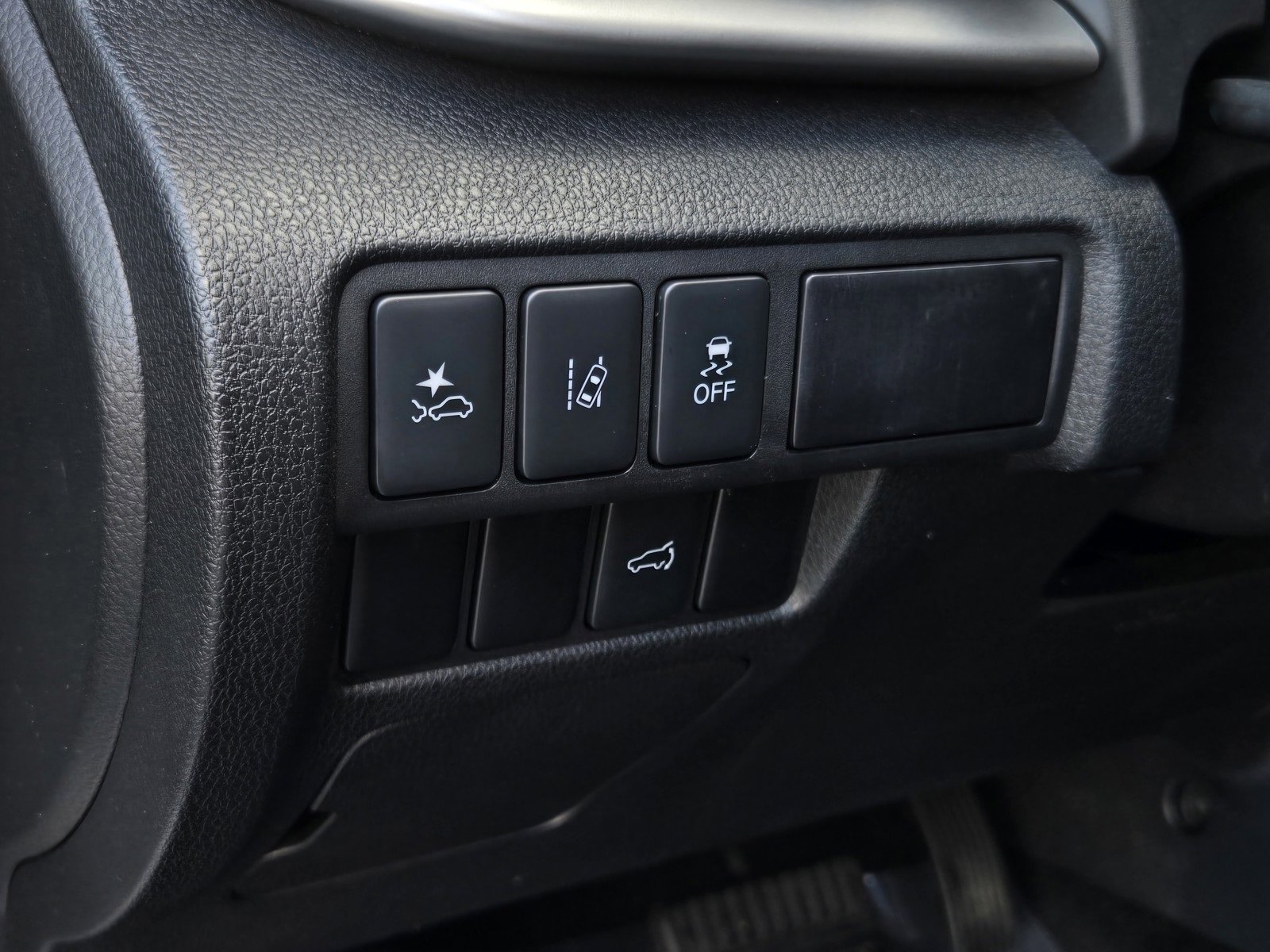 Used 2024 Mitsubishi Eclipse Cross SE image 16