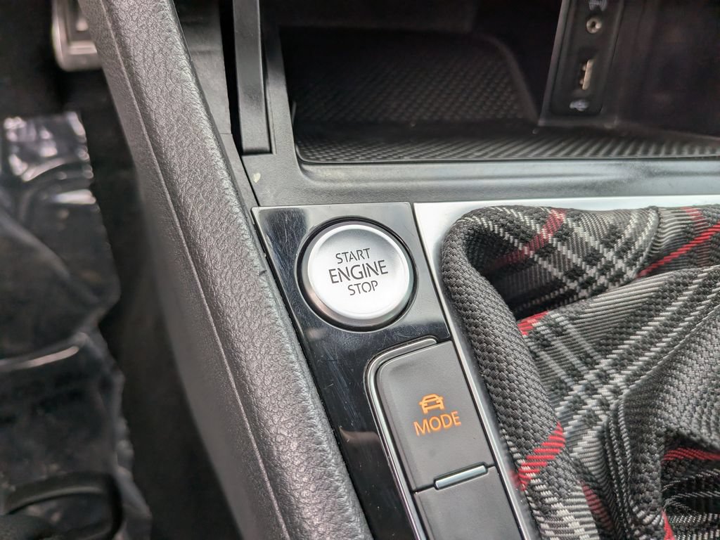 Used 2018 Volkswagen GTI SE w/ SE Leather Package FWD image 23