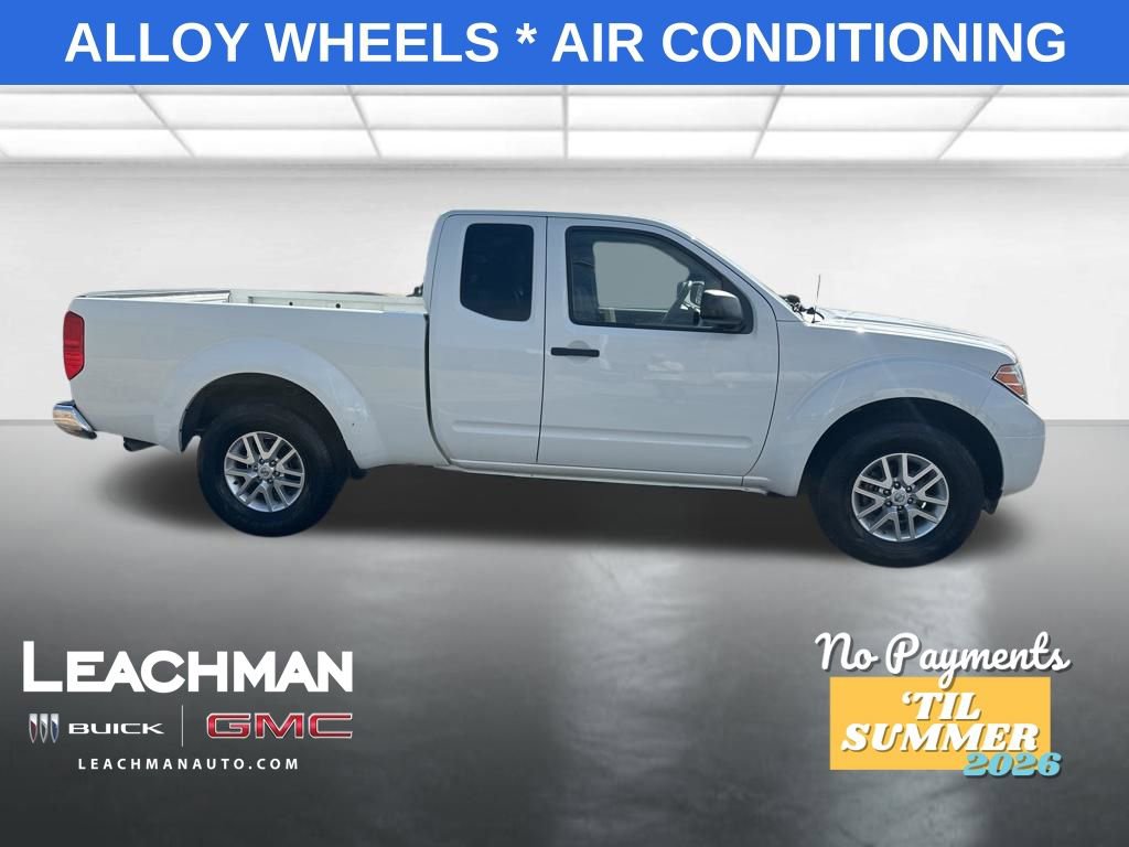 Used 2019 Nissan Frontier SV image 2