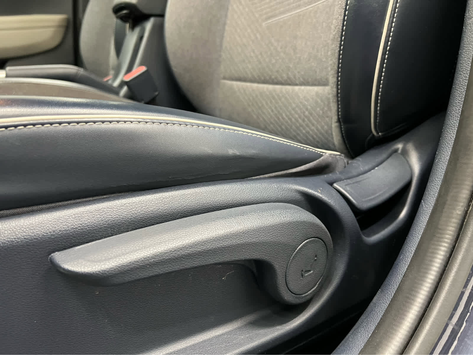 Used 2021 Hyundai Venue image 16