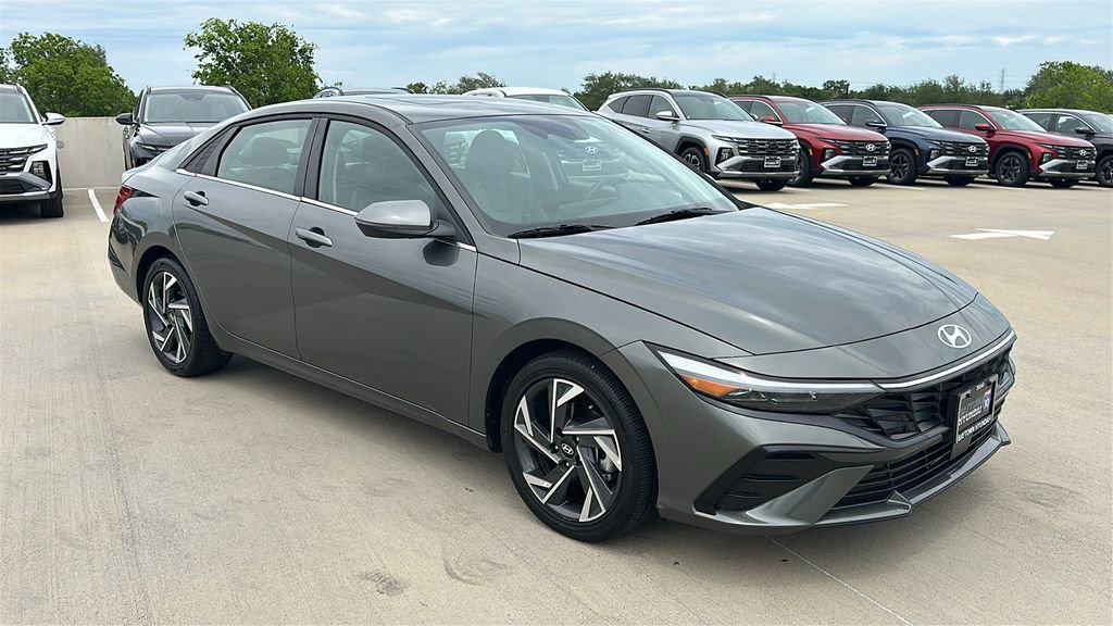 Used 2025 Hyundai Elantra Limited FWD image 15