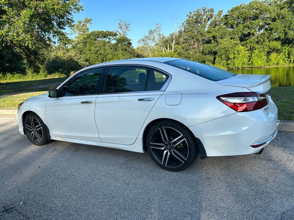 Used 2017 Honda Accord Sport image 4