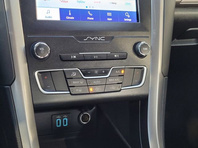 Used 2020 Ford Fusion SE image 11