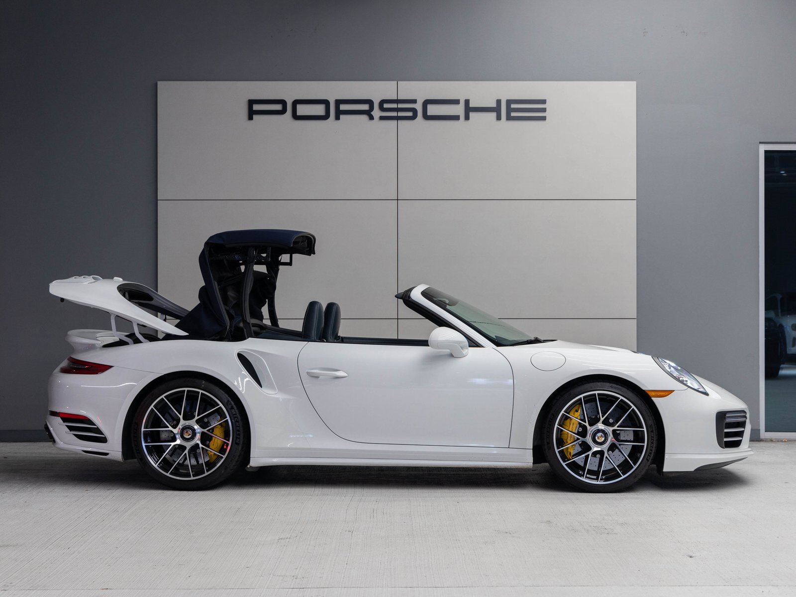 Used 2019 Porsche 911 Turbo S image 9