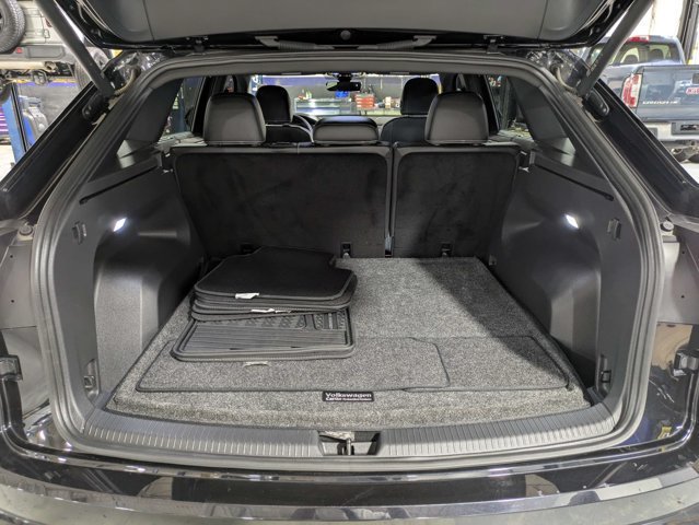 Used 2024 Volkswagen Atlas Cross Sport SE FWD image 12