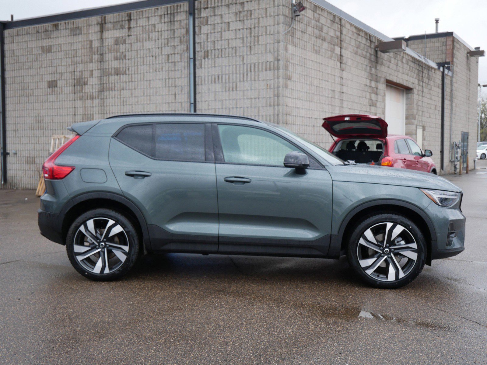 New 2026 Volvo XC40 B5 Ultra w/ Climate Package AWD/4WD image 2