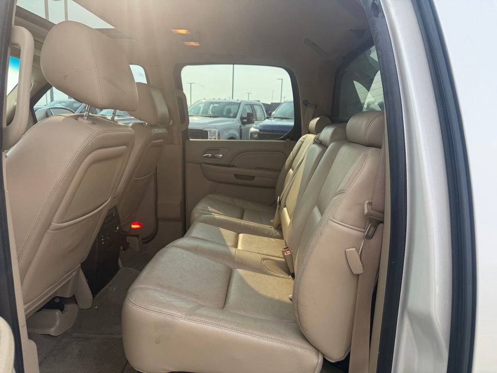 Used 2010 Cadillac Escalade EXT Premium image 9