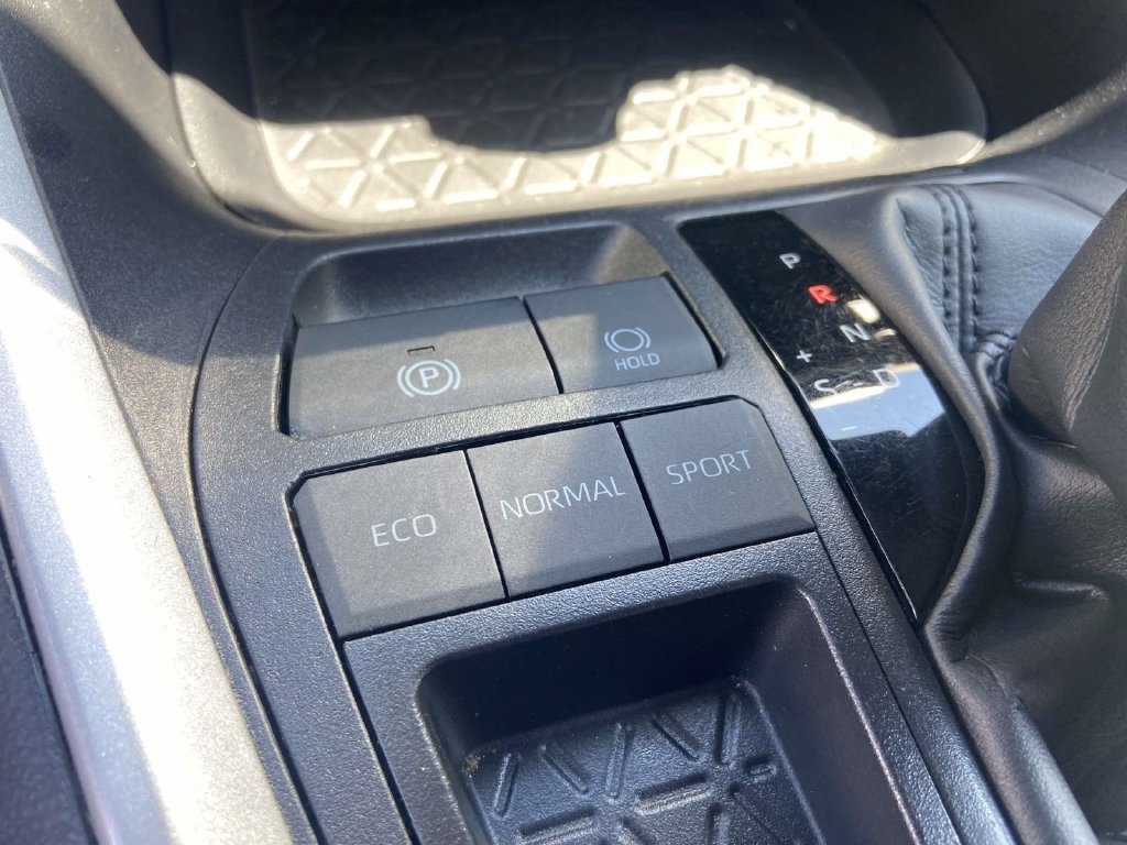 Used 2025 Toyota RAV4 XLE Premium FWD image 27