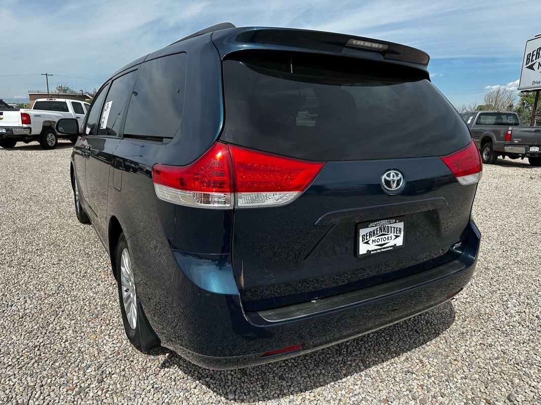Used 2012 Toyota Sienna XLE image 8