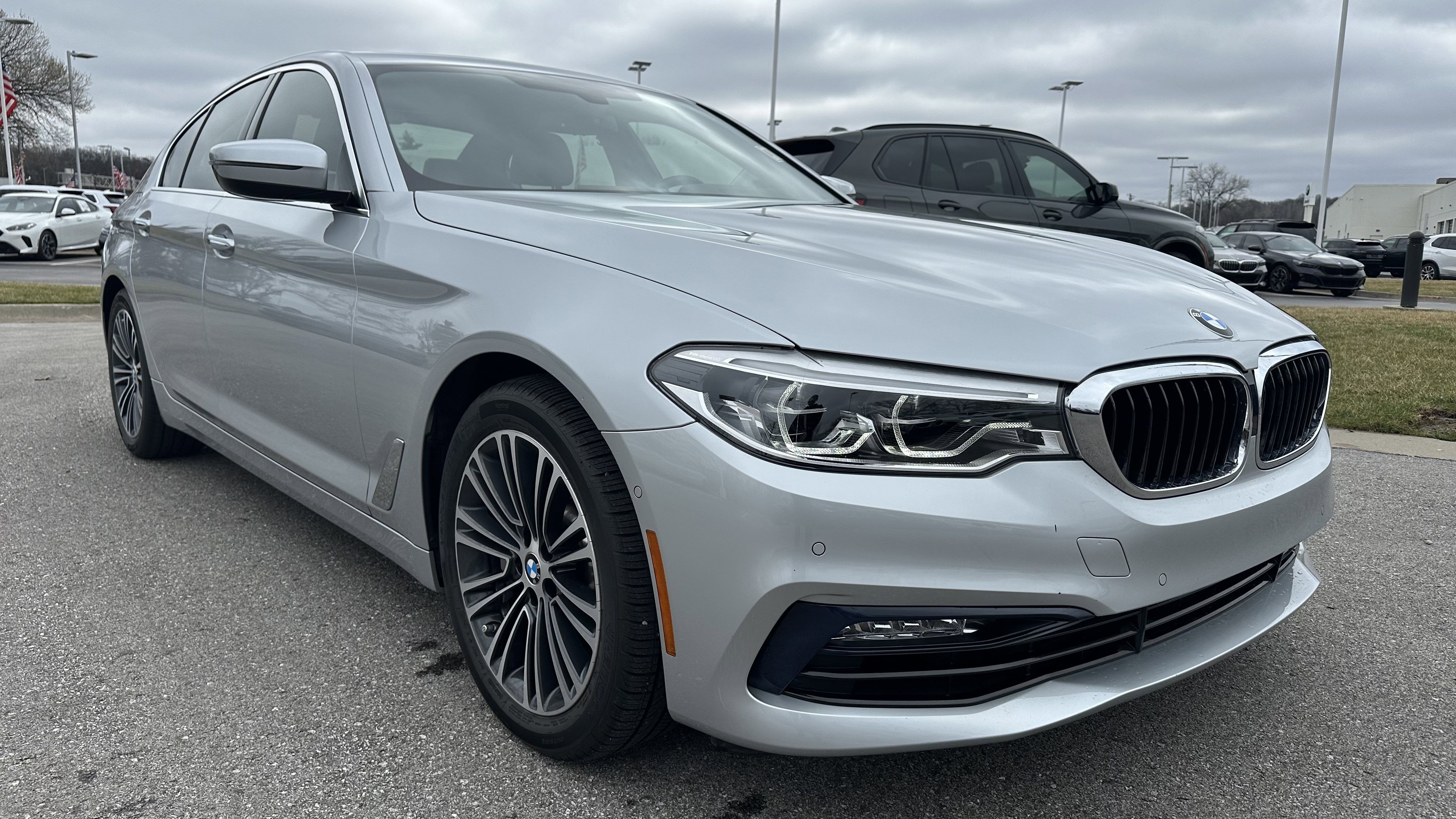 Used 2017 BMW 540i xDrive image 2