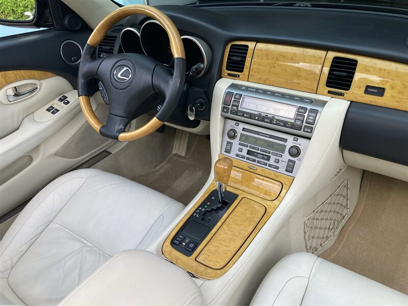 Used 2003 Lexus SC 430 Convertible RWD image 2
